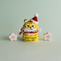 画像1: 木彫り人形 　トラちゃん　クリスマス帽子付き　 4センチ幅